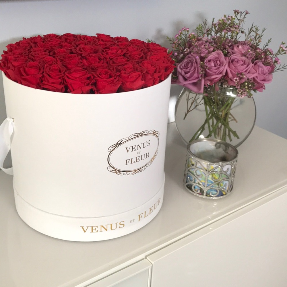 Venus et Fleur Roses that last an ENTIRE YEAR!!